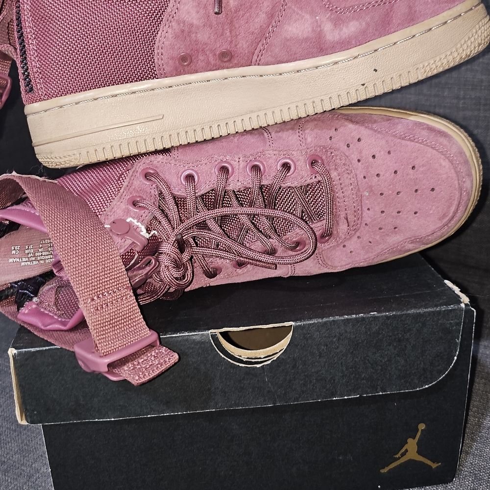 Nike Women's Sneakers in Pink and Tan